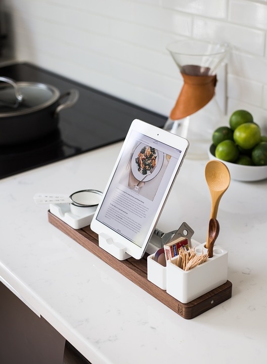 https://cdn.pixabay.com/photo/2017/08/01/13/37/kitchen-2565479_960_720.jpg