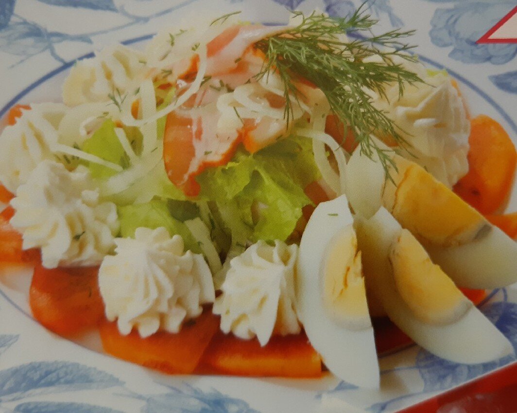  Копченая грудка с хурмой и сырным кремом 