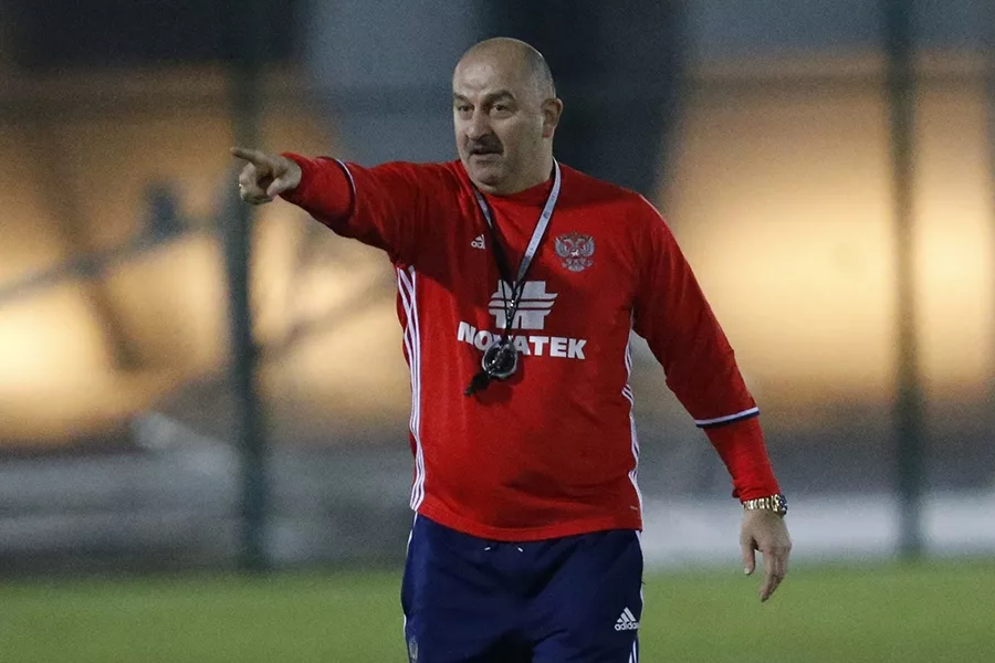 Главный тренер сборной: С. Черчесов