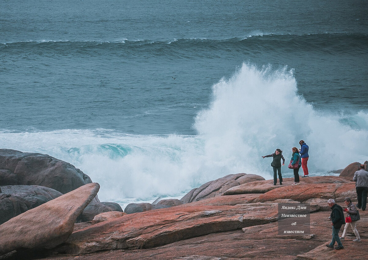 Можно и пострадать: опасные фотосессии с огромными волнами в Мухии