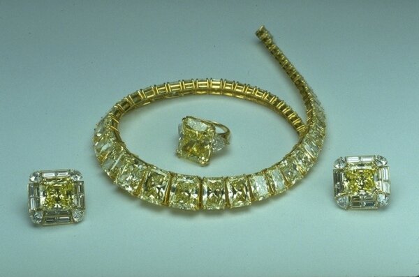 https://www.internetstones.com/image-files/another-image-of-the-hooker-yellow-diamond-suite-including-necklace-earrings-and-ring.jpg