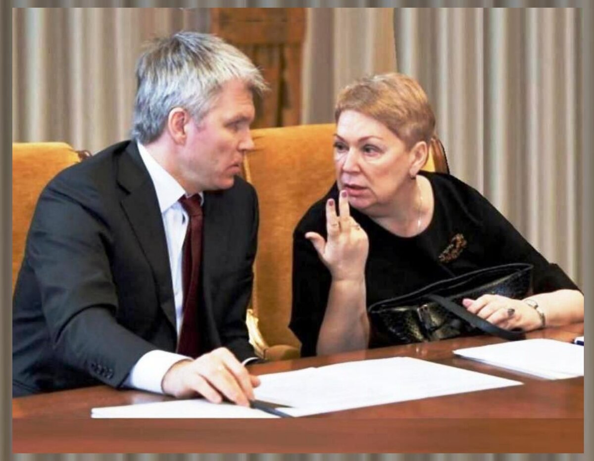 Министр спорта и министр просвещения