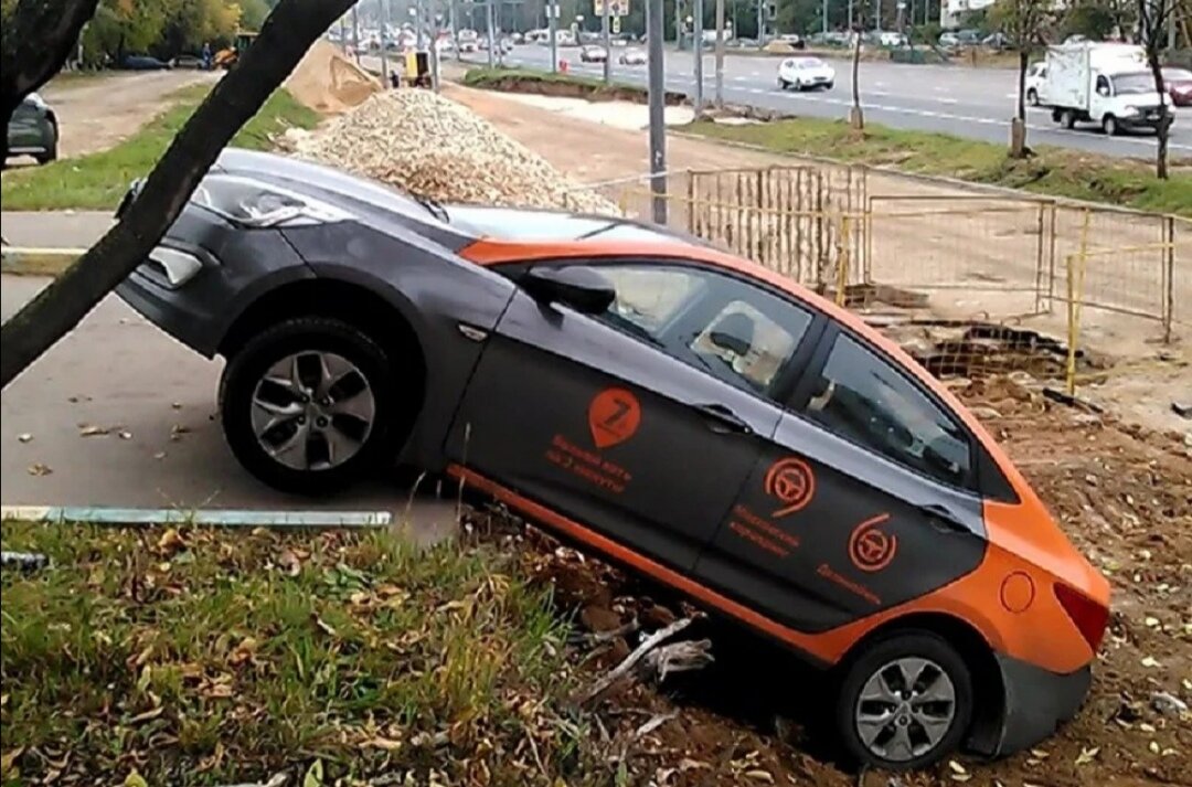 Можно ли парковать каршеринг на платной. Каршеринг Делимобиль Москва. Tesla Делимобиль. Mercedes CLS каршеринг. Шкода Рапид каршеринг.