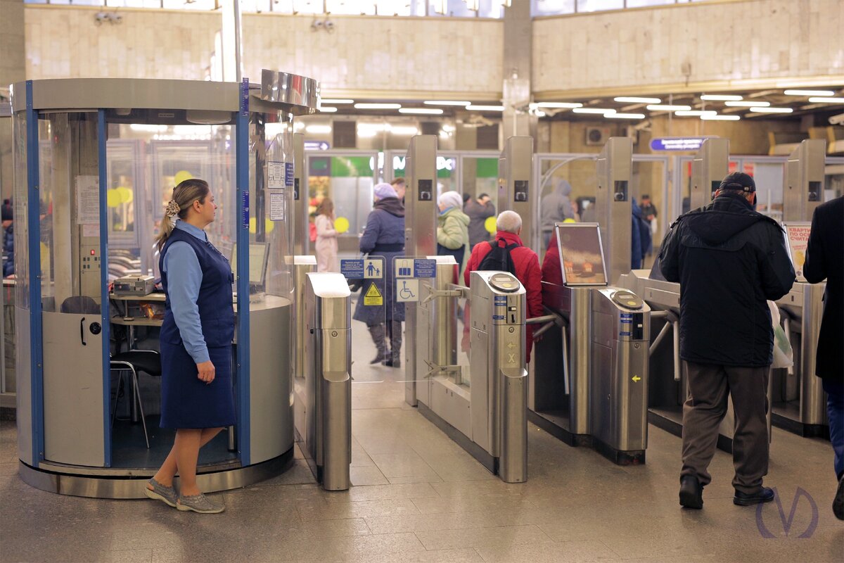 Не соскучишься: как работают кассиры в метро? | Петербургский метрополитен  | Дзен