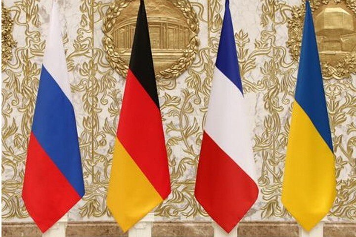 Флаги стран «нормандской четверки» (Россия, Германия, Франция, Украина). Фото: 112.ua