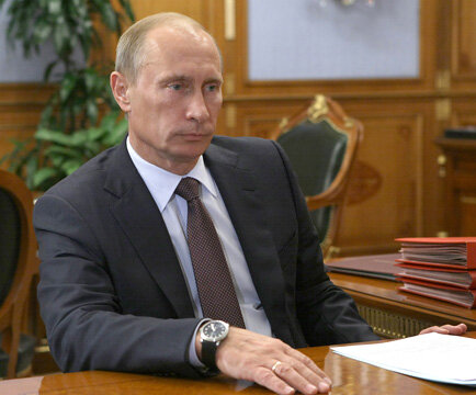 Владимир Владимирович Путин с часами марки Blancpain Leman Aqua Lung Large Date.