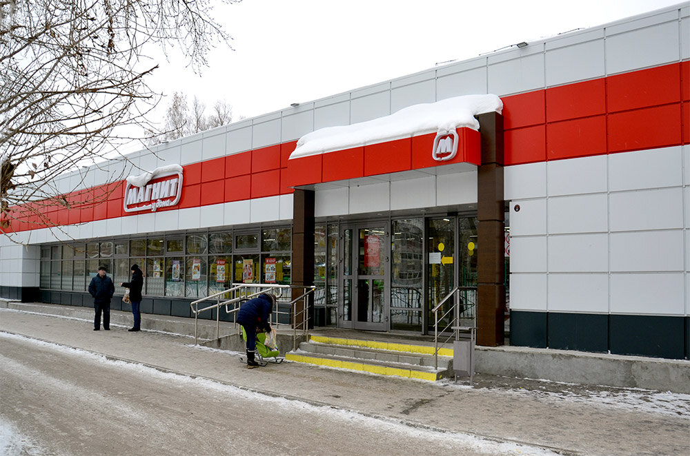 Г омск ул омская 221. Название магазина продуктов. Омск пр мира. Комарова 15 омск. Новый дом омск магазины.