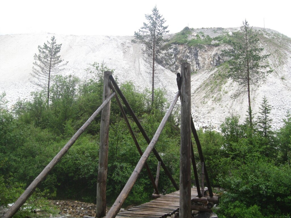 вид на мраморный карьер