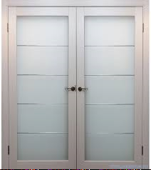 Распашные. Они представляют собой многостворчатые двери. Створок может  быть как две, так и одна, и даже одна с половиной. Такие двери могут открываться в разные стороны. Существуют одинарные и двойные двери.