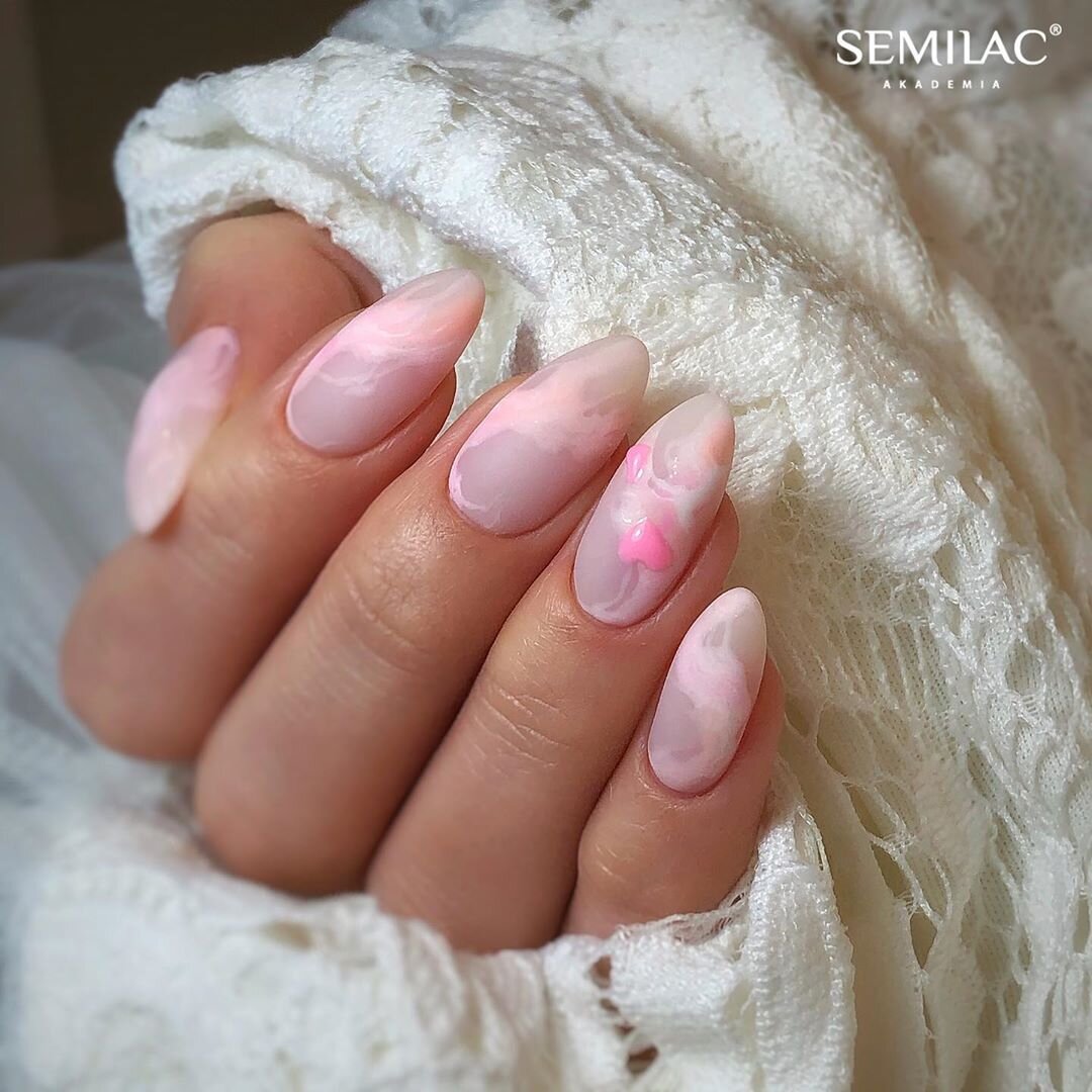 Нежный мраморный маникюр от Semilac!