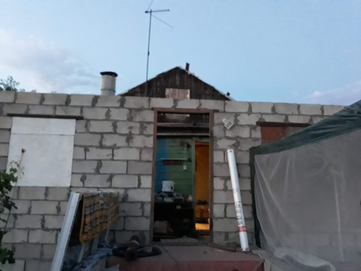 Друзья, вот на такой стадии находился мой дом  год назад...