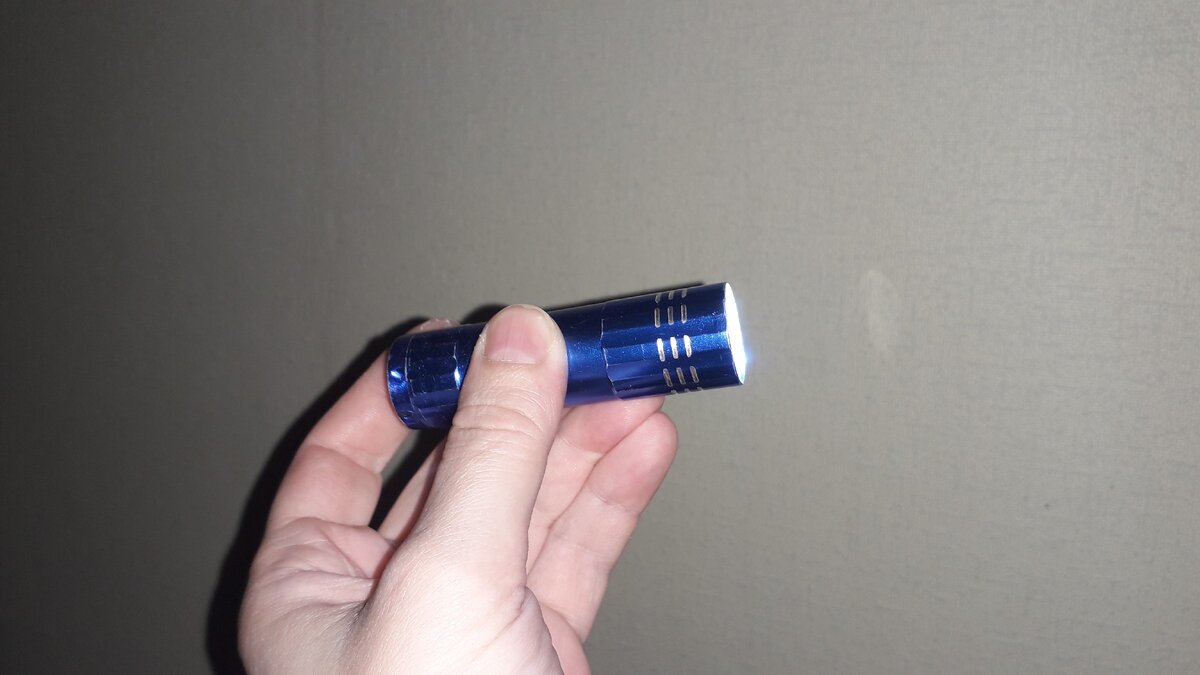 Современный светодиодный фонарик