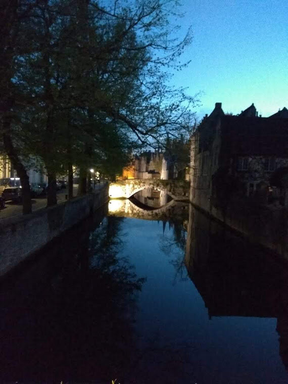 Волшебный Брюгге красив не только весной, но и во все времена года. И конечно в разное время суток.