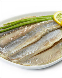 И хотя низкое давление не так распространено, как высокое, проблем человеческому организму оно приносит намного больше. Одной из опасностей такого давления являются обмороки, а основными симптомами этого недуга считаются общая потеря сил и усталость. Для снижения давления традиционная медицина разработала множество препаратов, а вот для его поднятия средств мало. Как же быть тем людям, которым, наоборот, необходимо его повысить? Для них, так же как и для гипертоников, существует список разрешённых и запрещённых продуктов. Для гипотоников знание про продукты повышающие давление будет чрезвычайно полезно, поскольку они помогут им избежать появления гипотонического криза, гипертоникам же необходимо их полностью или частично исключить.