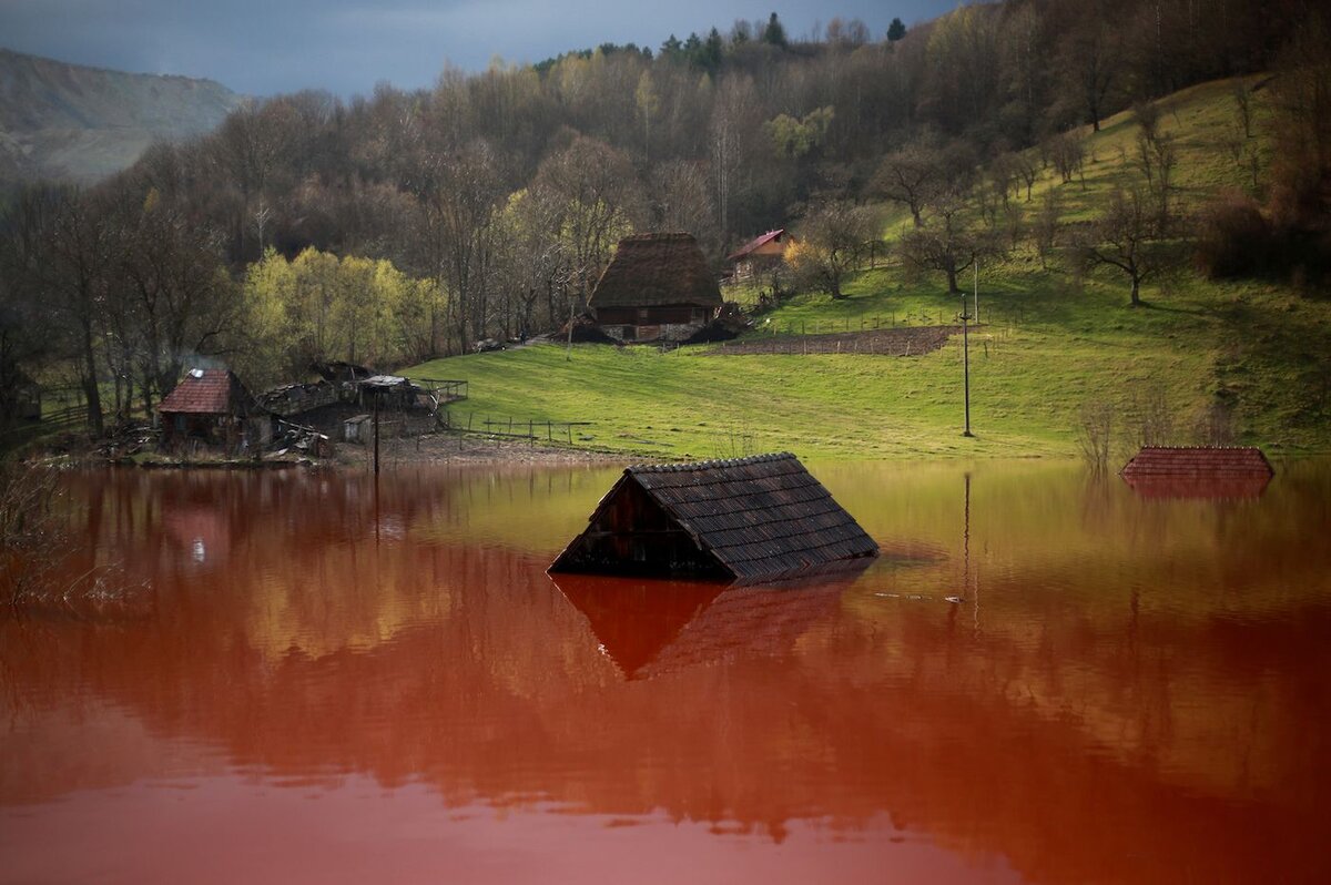 села у озера