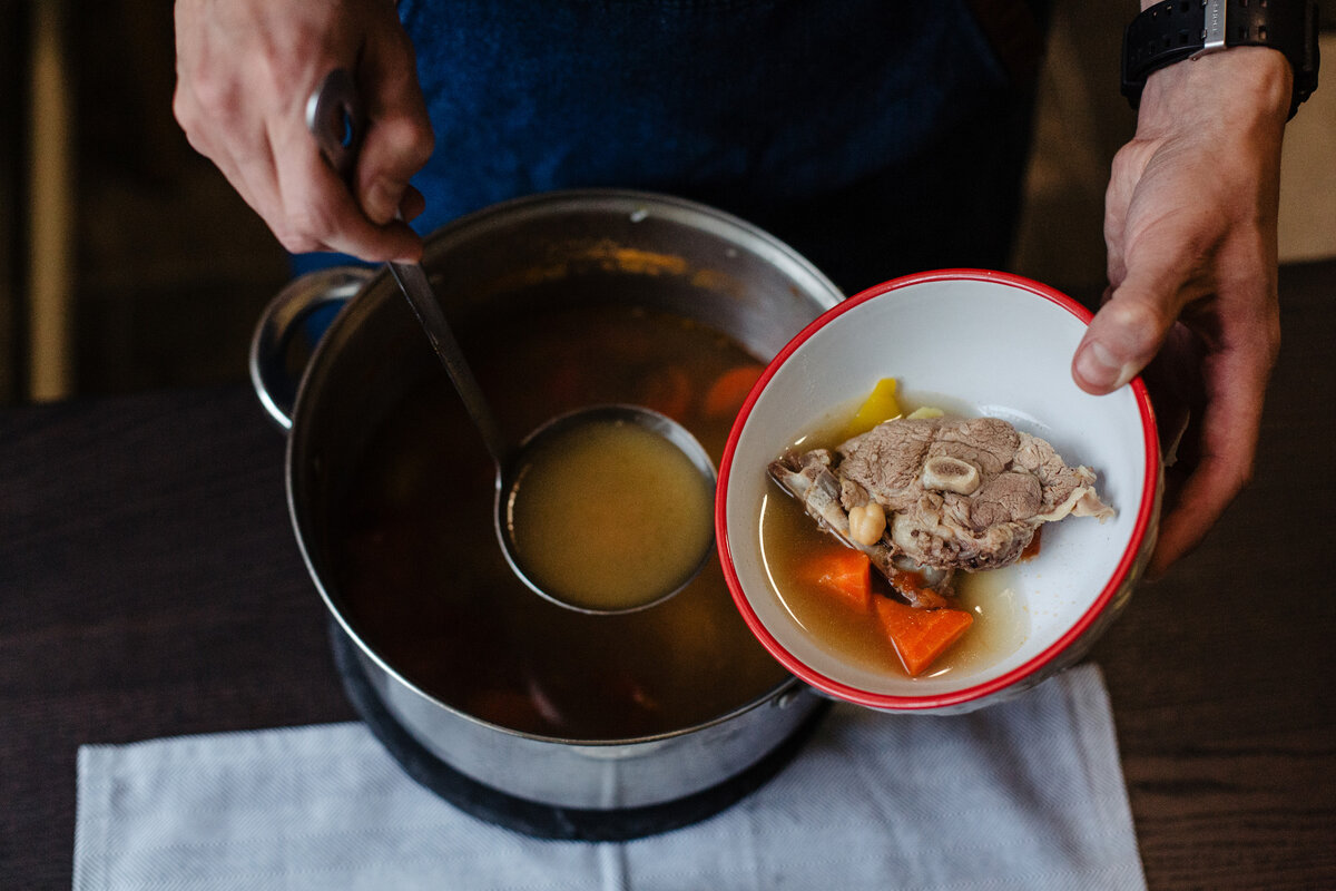 Деликатесная баранина, выращена на диких травах в калмыцких степях