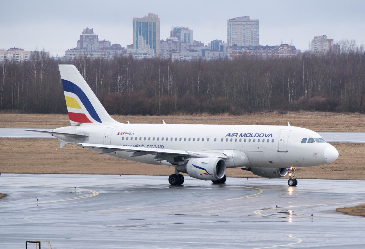 Airbus A319-115, ER-AXL в аэропорту Пулково