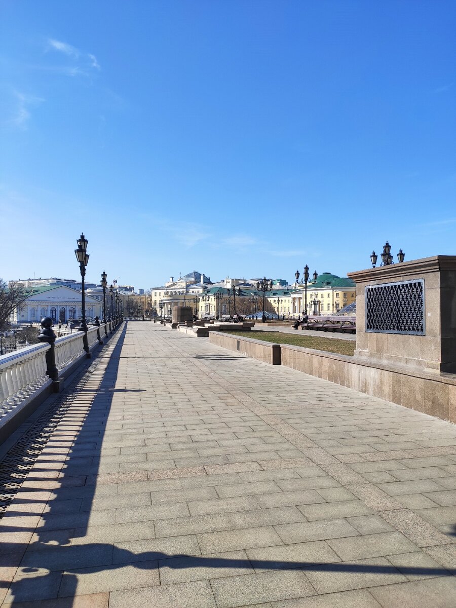 Улицы пустые. Режим самоизоляции начался.