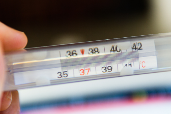 На фото непонятно сколько, но похоже на 38 с "хвостиком". У меня такая была лишь несколько часов. 