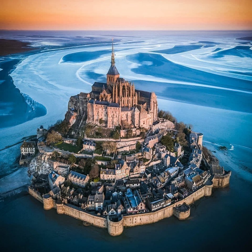 Мон-Сен-Мишель. Фотография взята из сервиса Яндекс Картинки.