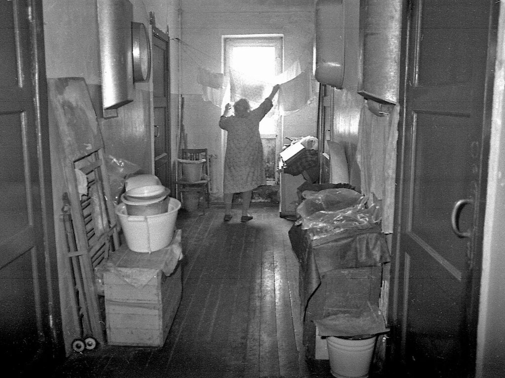 Очень похоже на наш коммунальный рай. Только коридор был поуже.