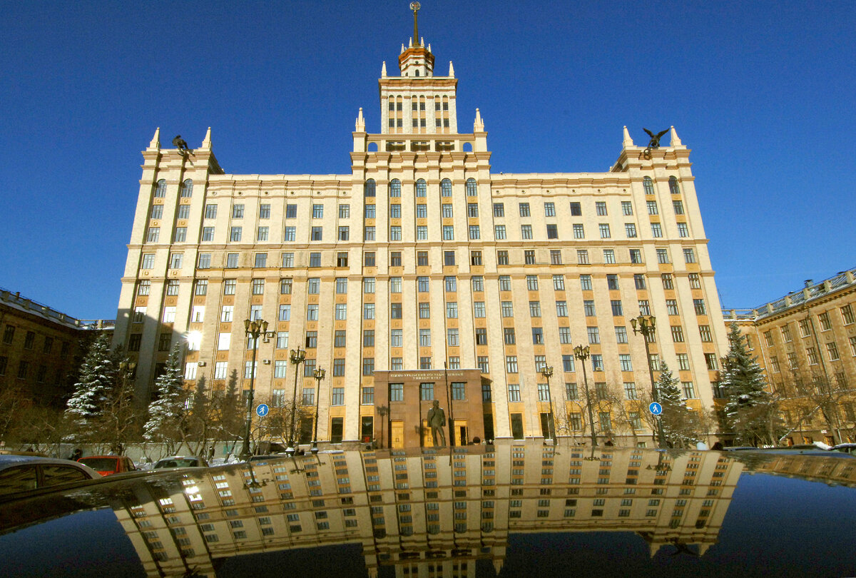  Главный корпус ЮУрГУ после реконструкции.