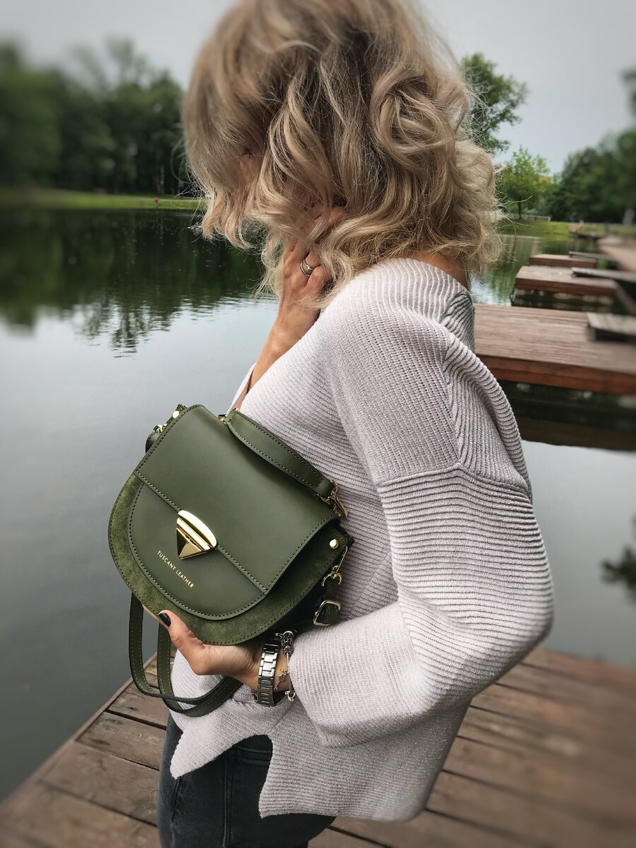 Городской стиль. Джемпер O’STIN, сумка Tuscany Leather.