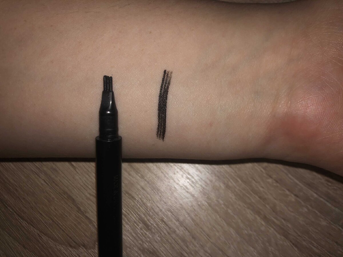 Clarins  3-Dot Liner которому уже два года