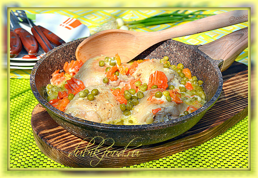 курица тушеная с морковью. курица тушеная с луком. курица тушеная с морковью рецепт. курица тушеная с морковью рецепт. тушеная курица.