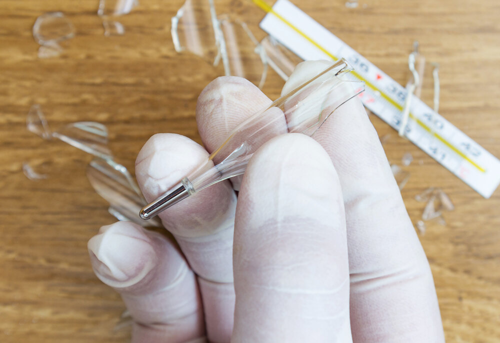 Разбитый ртутный градусник 