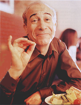   Такой жест во многих странах служит сигналом согласия, воодушевления, признания и похвалы. Без сияющего лица и оттопырена мизинца он может выражать понятие «чуть-чуть».