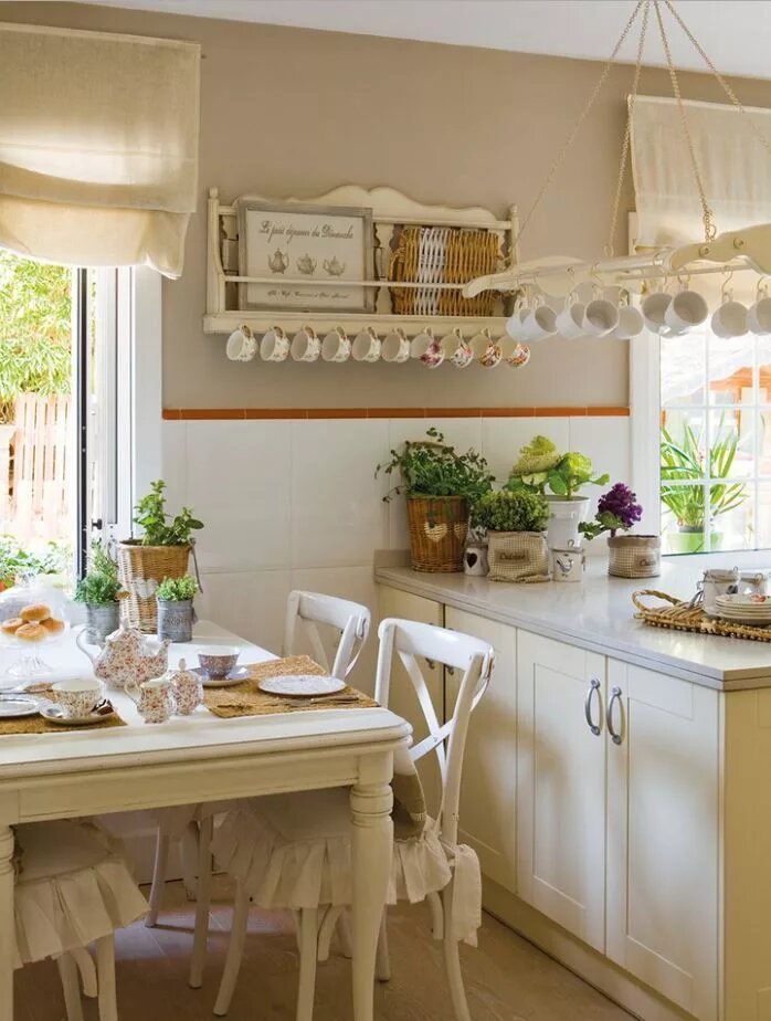 Кухня - место, которое обьединяет всех членов семьи вечером за чашкой горячего чая с ароматной выпечкой.