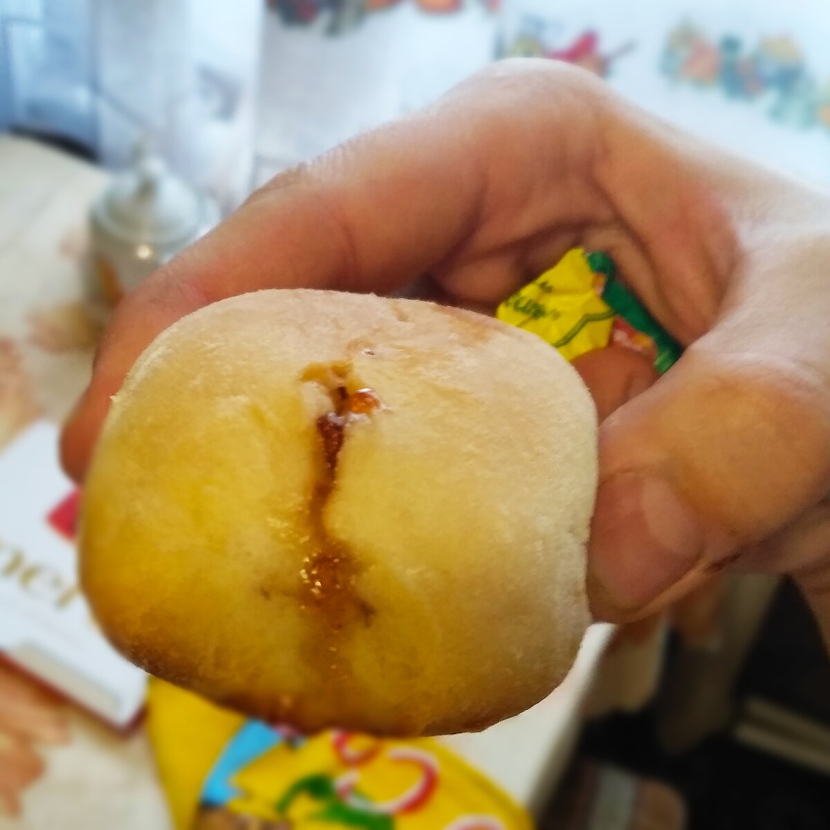 А это точно пирожок или кто-то... А нет, показалось.