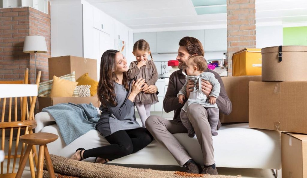 За теплоту в доме отвечает мама