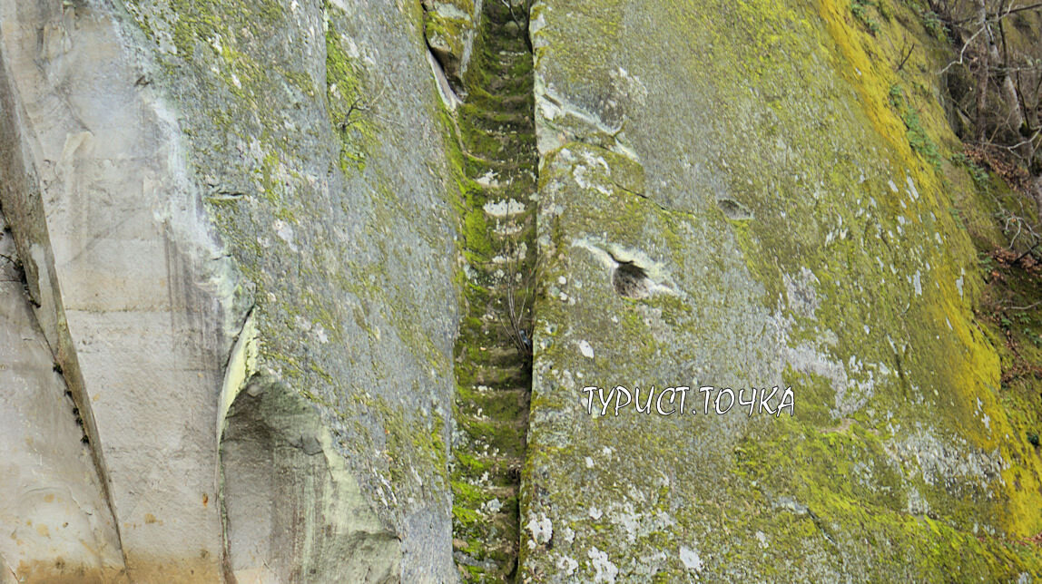 Лестница на скале Петушок. Листайте галерею по стрелке