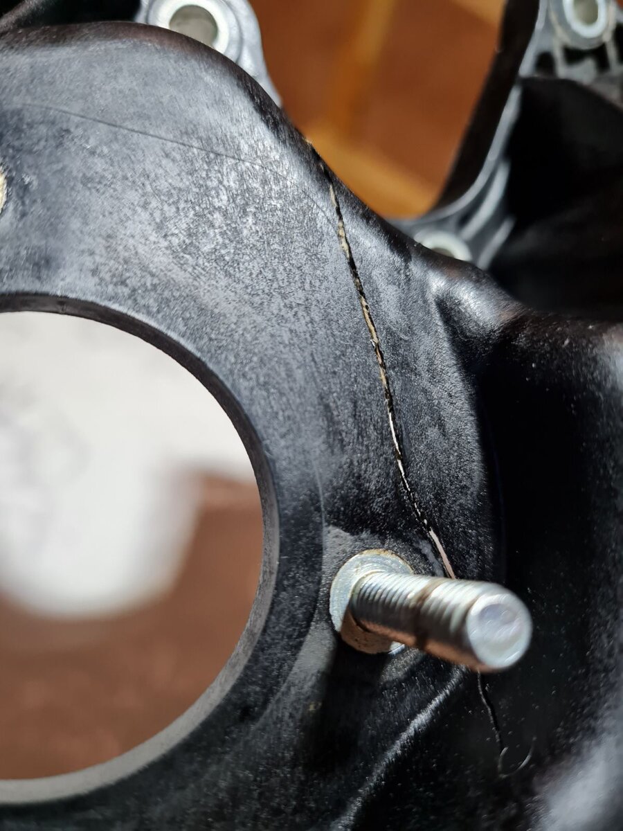 Трещина на масляном поддоне