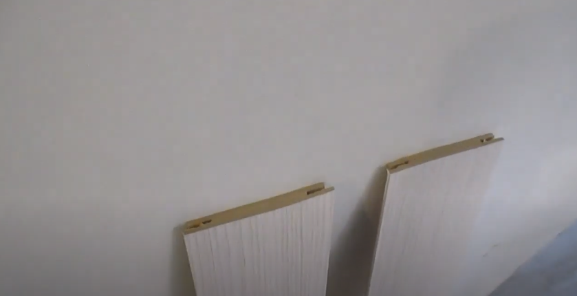 Исходный материал для отделки откосов - телескопические доборы шириной примерно 100 мм.