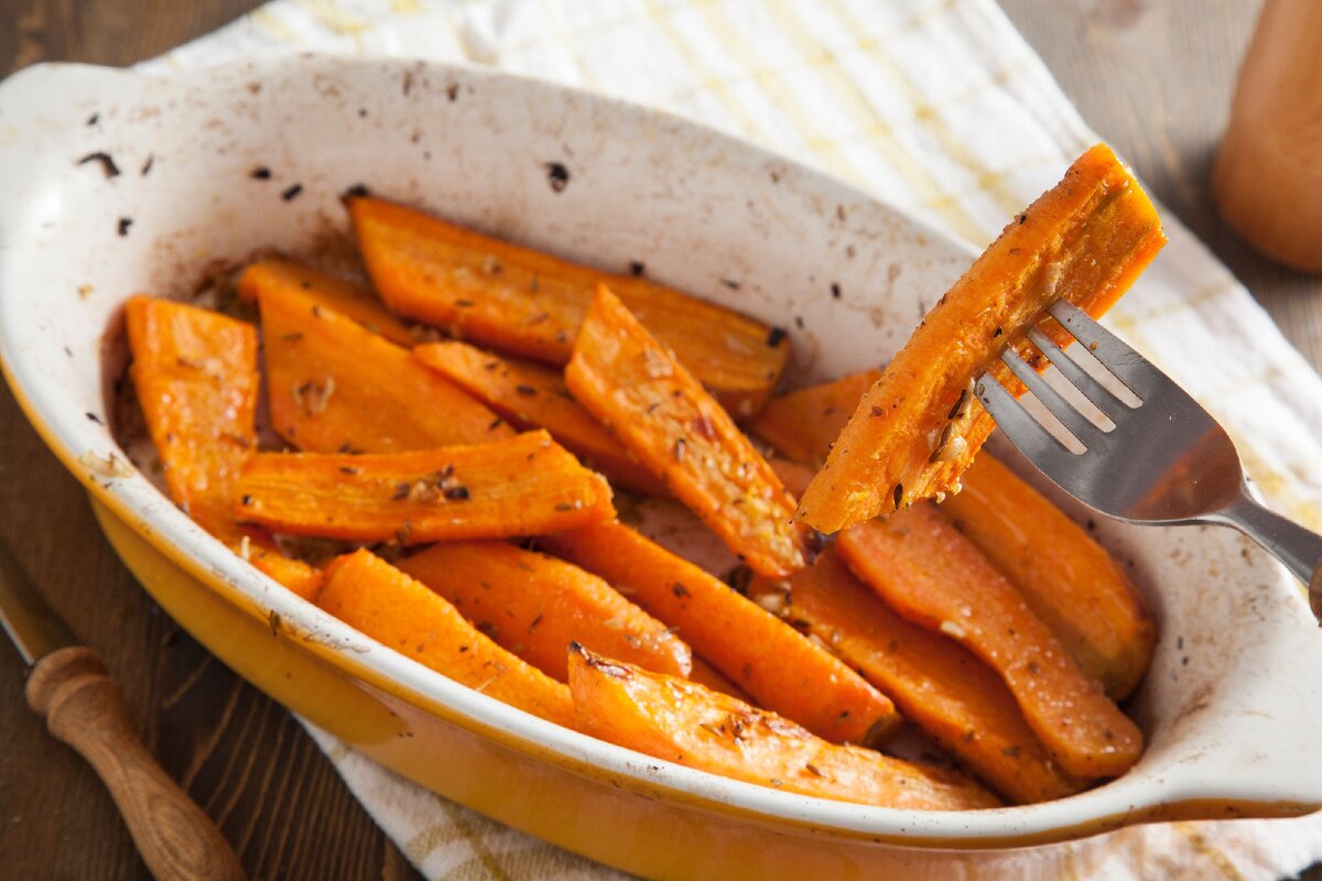 Печеная морковь. Продольные отверстия в моркови что это такое. Все задолбало что приготовить.