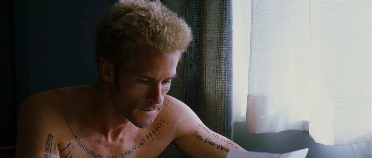 Помни 2008. Кристофер Нолан Помни. Гай Пирс МЕМЕНТО. Помни / Memento (2000). Помни фильм Нолана.