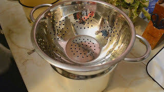 Процесс изготовления домашнего сыра.