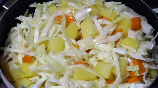 Тушеная капуста с мясом и картошкой - рецепт с фото пошагово + отзывы