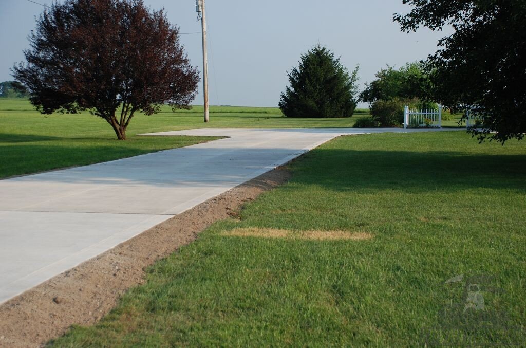 Для небольшого подъезда к дому можно спокойно использовать бетон М150 (В10-12,5)