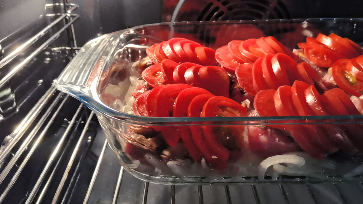 Свиная вырезка в томатном соусе на сковороде — рецепт с фото пошагово