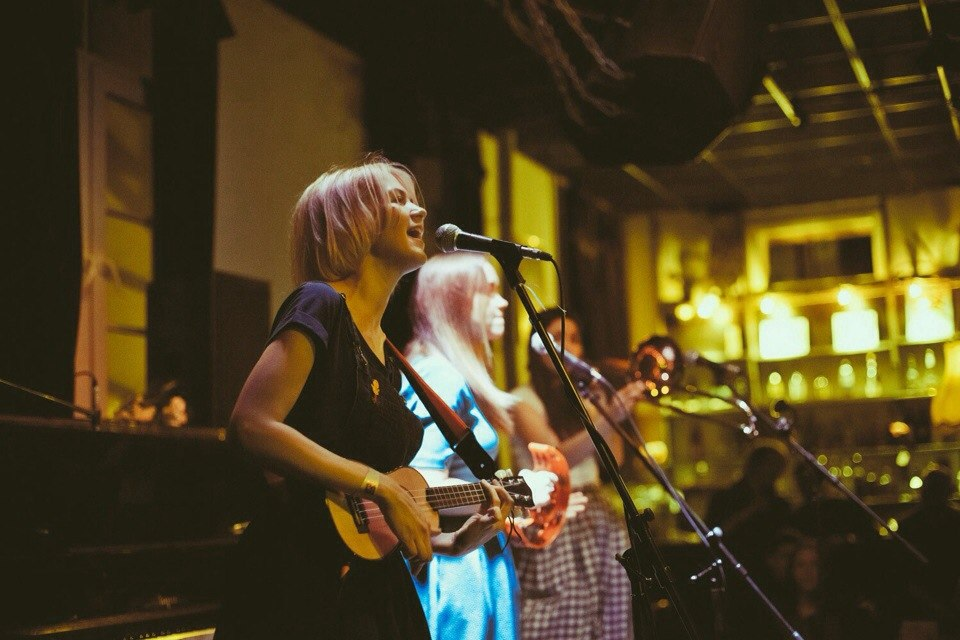 Анна Ворфоломеева в составе трио «Young Adults»