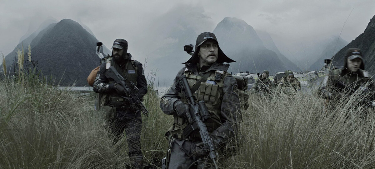 В образах тупых и самонадеянных исследователях чужих планет Ридли Скотт, возможно, отразил своё отношение к зрителям, которые исследуют его фильмы, забыв мозги дома