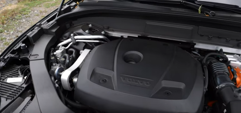 Подкапотное пространство, левая часть.