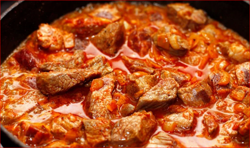 Гуляш из свинины с подливкой в кастрюле рецепт с фото пошагово - уральские-газоны.рф