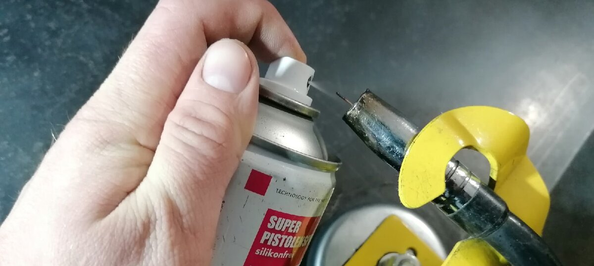 (с) Фото автора. Обрызгивание газового сопла горелки для защиты от брызг