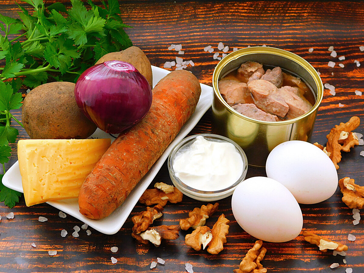 Ингредиенты для приготовления салата с треской и овощами