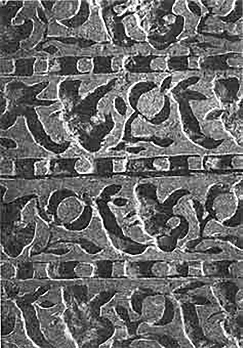 Сегодня #MrPrintik немного расскажет Вам про создание принтов 🎓✏🎨 В наше время на текстиле наносятся различные цвета и изображения,
однако в очень давнее время выбор был лишь из однотонной ткани различного происхождения.
Постепенно людям стало надоедать такое однообразие, из-за этого они начали думать, как можно разукрасить ткань разными узорами и рисунками.
Изображение на текстиле начали наносить еще в древние века. Изначально пользовались кисточкой, постепенно искусство росписи передалось в Европу из Индии, Египта и Китая.
В VIII веке в китайских рукописях упоминается о воске, его плавили и наливали в те места ткани, которые не должны были прокраситься, расплавленный воск наносили при помощи сосуда с носиком.